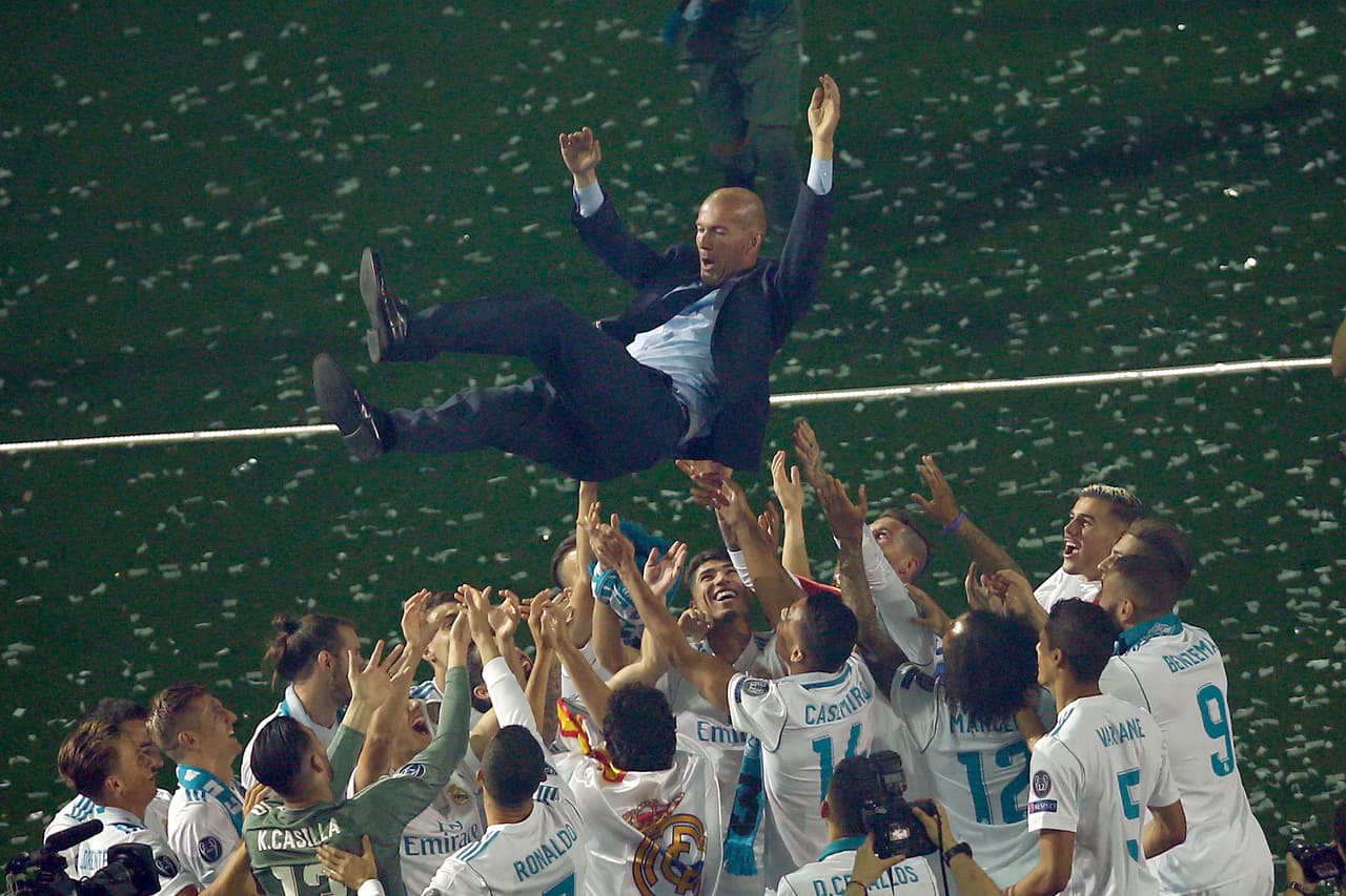 <b>Hegemonía blanca</b>
<br>- Zidane fue capaz de establecer un dominio absoluto en Europa, pues ganó tres títulos de Champions consecutivos.
<br>- En 2015-2016 vencieron 5-3 en penales la Atlético de Madrid.
<br>- En 2016-2017 se impusieron 4-1 ante Juvenuts.
<br>- El último campeonato de UCL fue en la edición 2017-2018 tras imponerse 3-1 ante Liverpool.