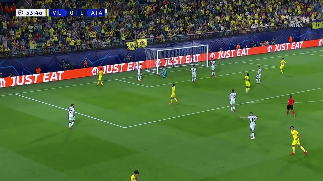 ¡TIRO ATAJADO! disparo por Gerard Moreno.