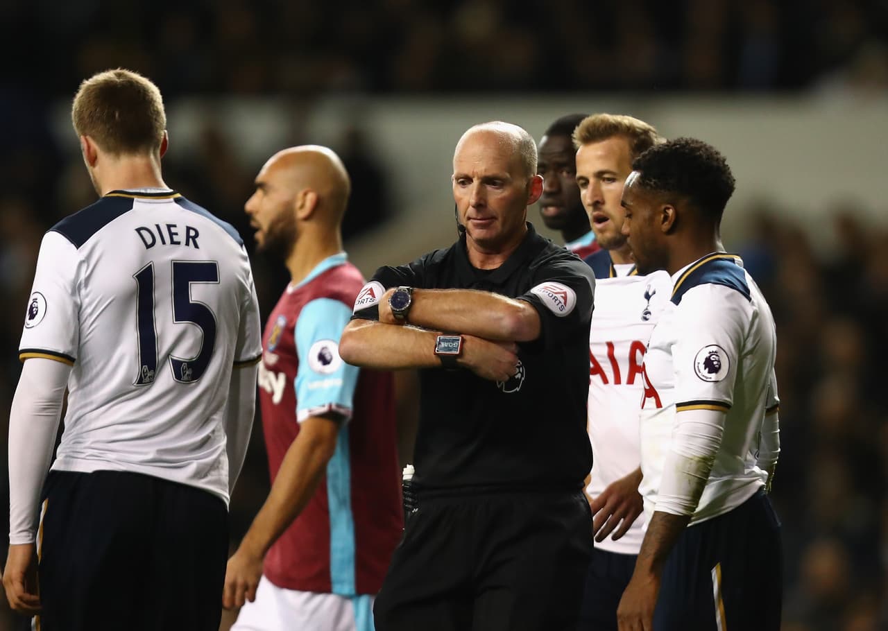 Algunas veces incluso se ha puesto a bailar “La Macarena.”