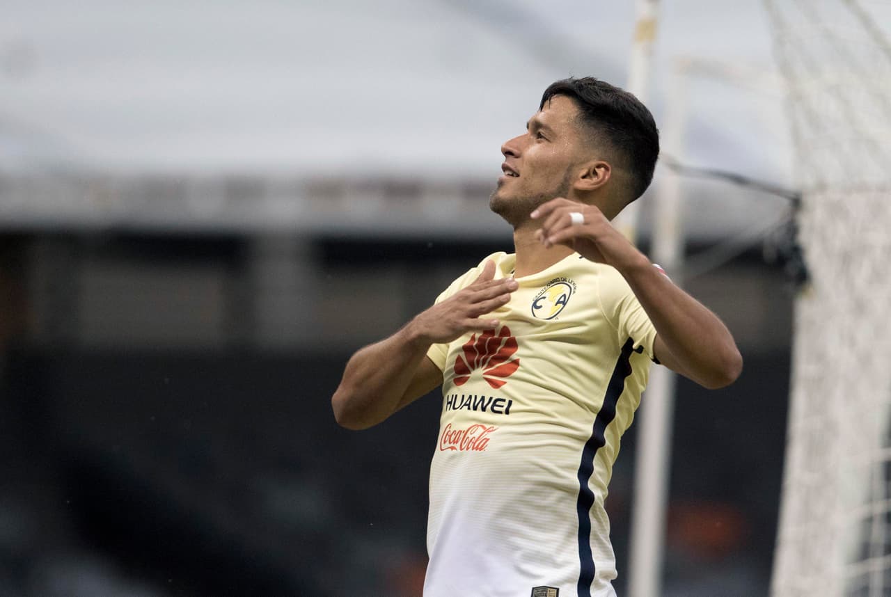 Action photo during the match America vs Morelia at Azteca Stadium, Liga BBVA Bancomer MX Apertura 2016.-- Foto de accion durante el Partido America vs Morelia en el Estadio Azteca Partido Correspondiente la Jornada 5 del Torneo Apertura 2016 Liga BBVA Bancomer MX, en la foto: Featejo de gol Bruno Valdez --13/08/2016/ MEXSPORT/Bernardo Maldonado.