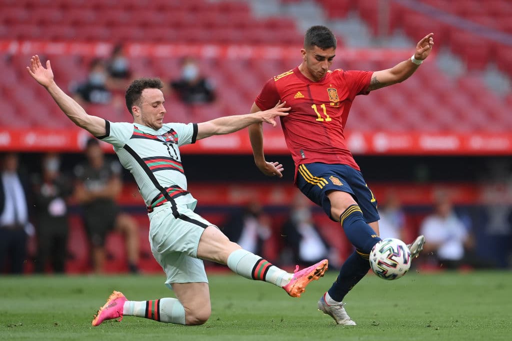 España no logra definir el partido con goles y se quedan cerca de perder como locales frente a Portugal.