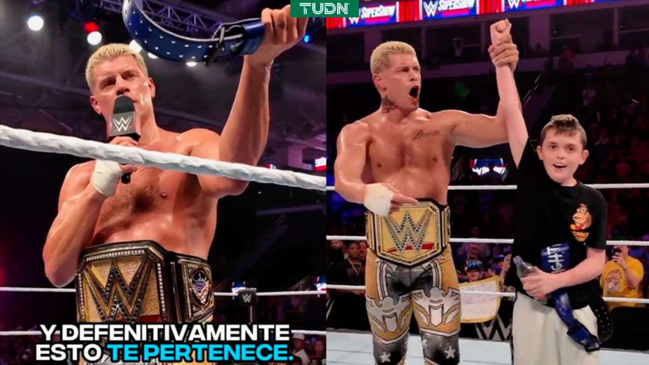 ¡Emotivo! Cody Rhodes sube al ring a niño sobreviviente a grave operación