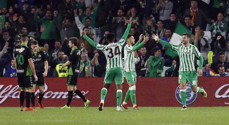Antonio Barragán puso al minuto 32 del primer tiempo el 1-0 para Betis, ante la impotencia de Racing.