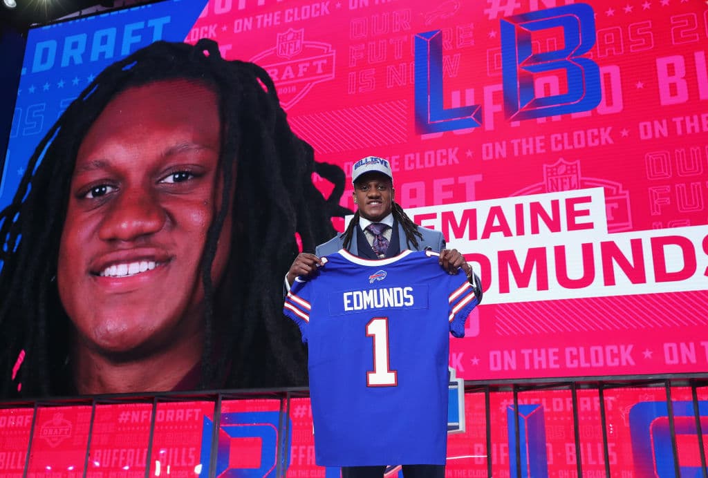 12) 
<b>Tremaine Edumnds, LB</b>. Una defensa como la de los Buffalo Bills, que acabó 26 de 32, agradece la llegada de un linebacker que corre las 40 yardas en 4.54 segundos. Ayudará mucho a parar la carrera.