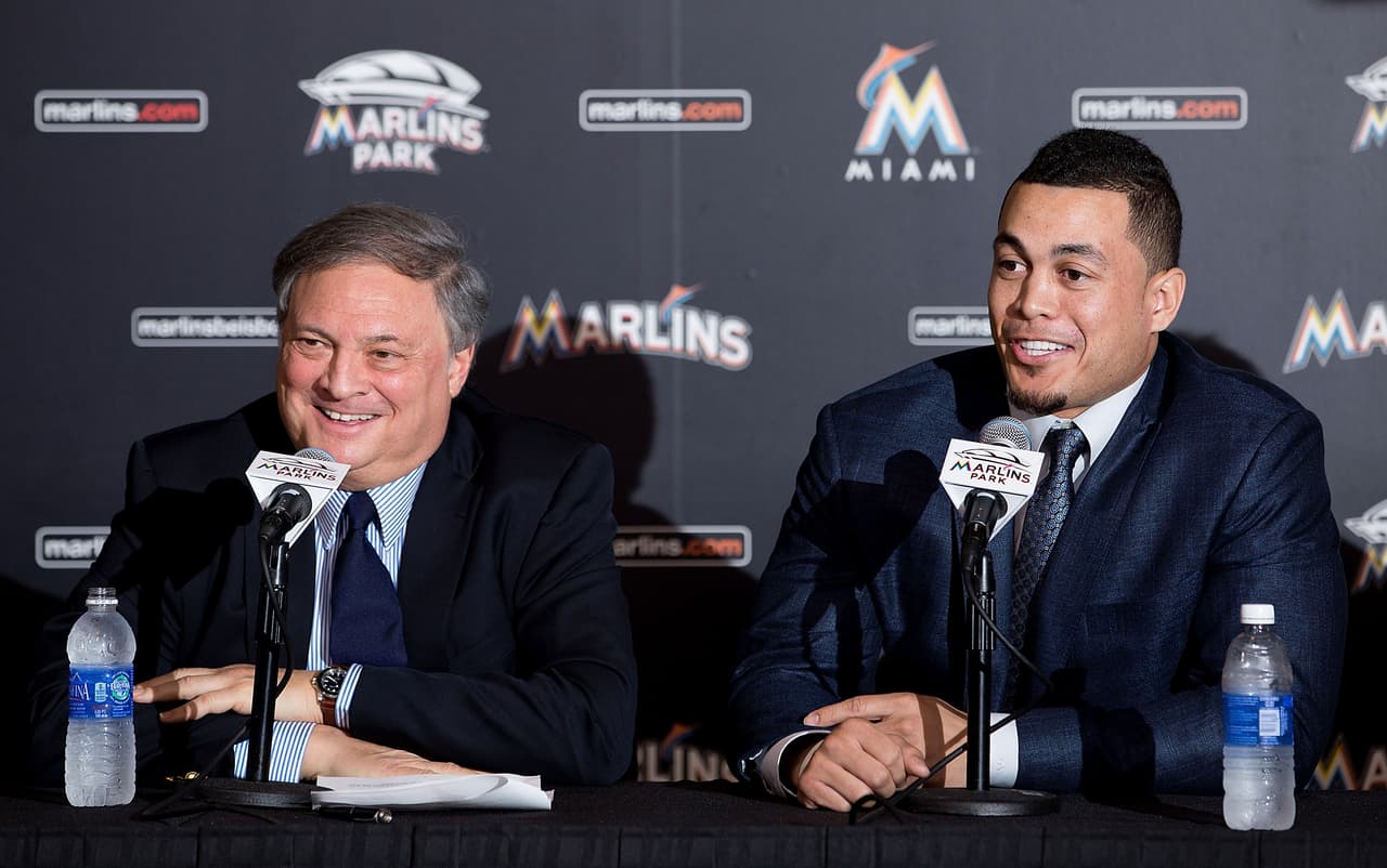 A mediadios de noviembre de 2014, Giancarlo Stanton firmó un contrato con los Marlins por 13 años y U$325 millones.