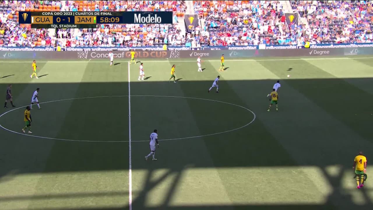 ¡TIRO ATAJADO! disparo por Aaron Herrera.