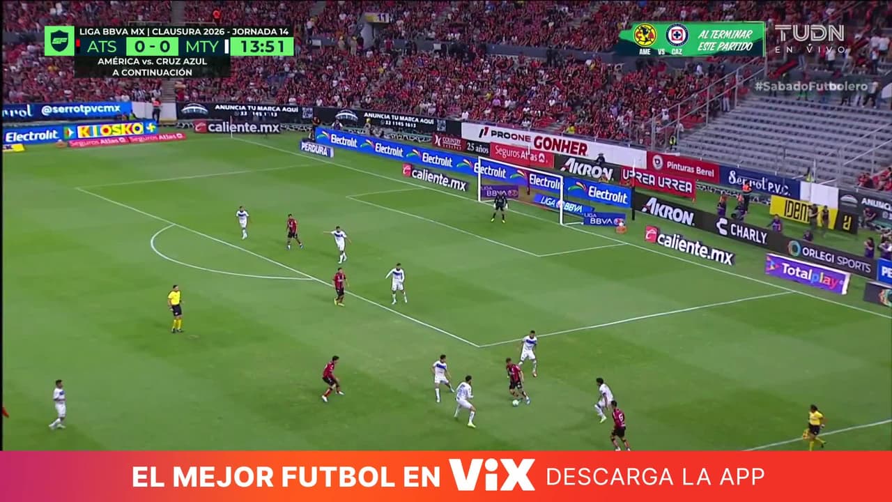 ¡Atlas se quedó a nada de marcar, Diego González manda el esférico por un costado!