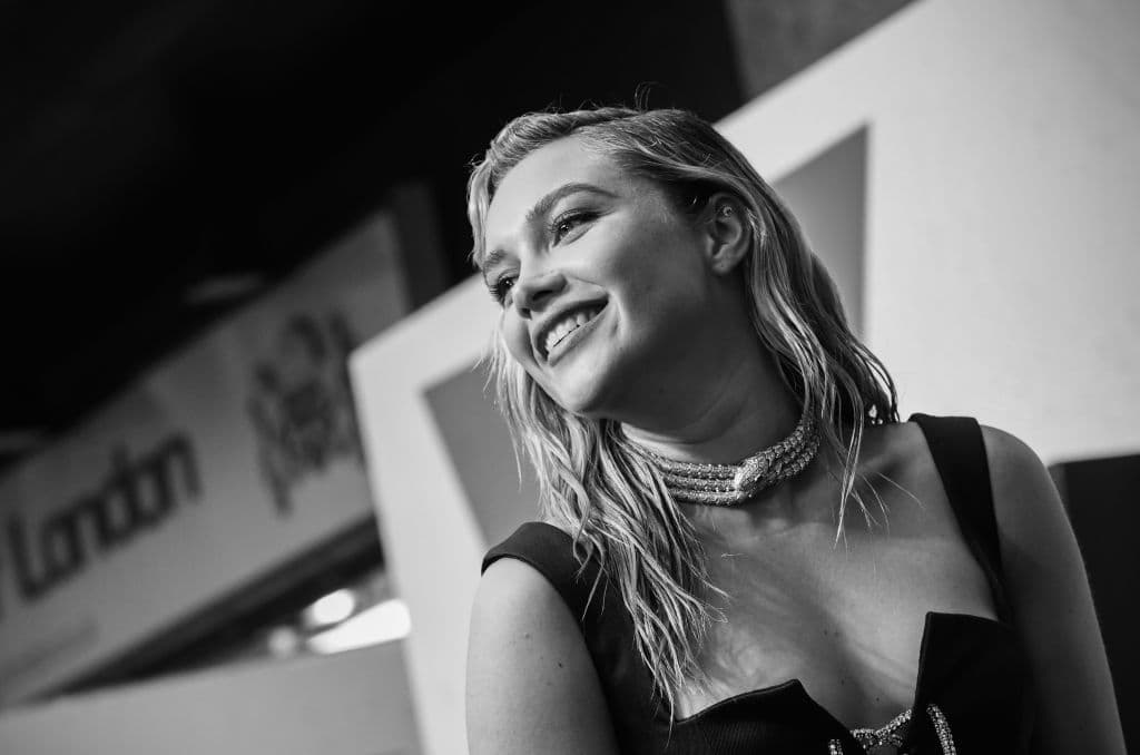 Su historia de Instagram también incluye varias publicaciones con fotos de Hawkeye, incluido un video de su desenmascaramiento, cuando está peleando en una azotea con Clint Barton.