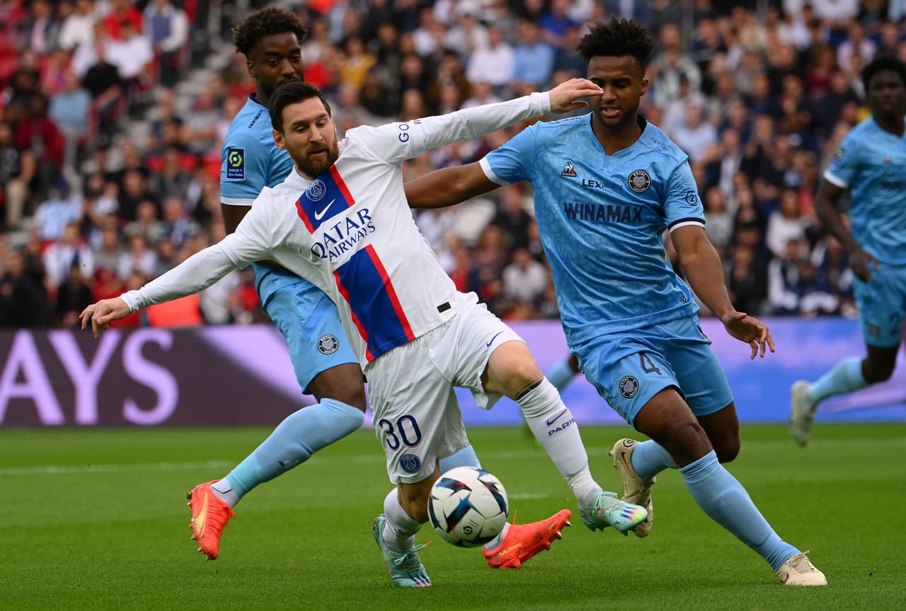 PSG remontó para vencer 4-3 al Troyes con goles de Carlos Soler, Lionel Messi, Neymar y Kylian Mbappé en la Jornada 13 de la Ligue 1.