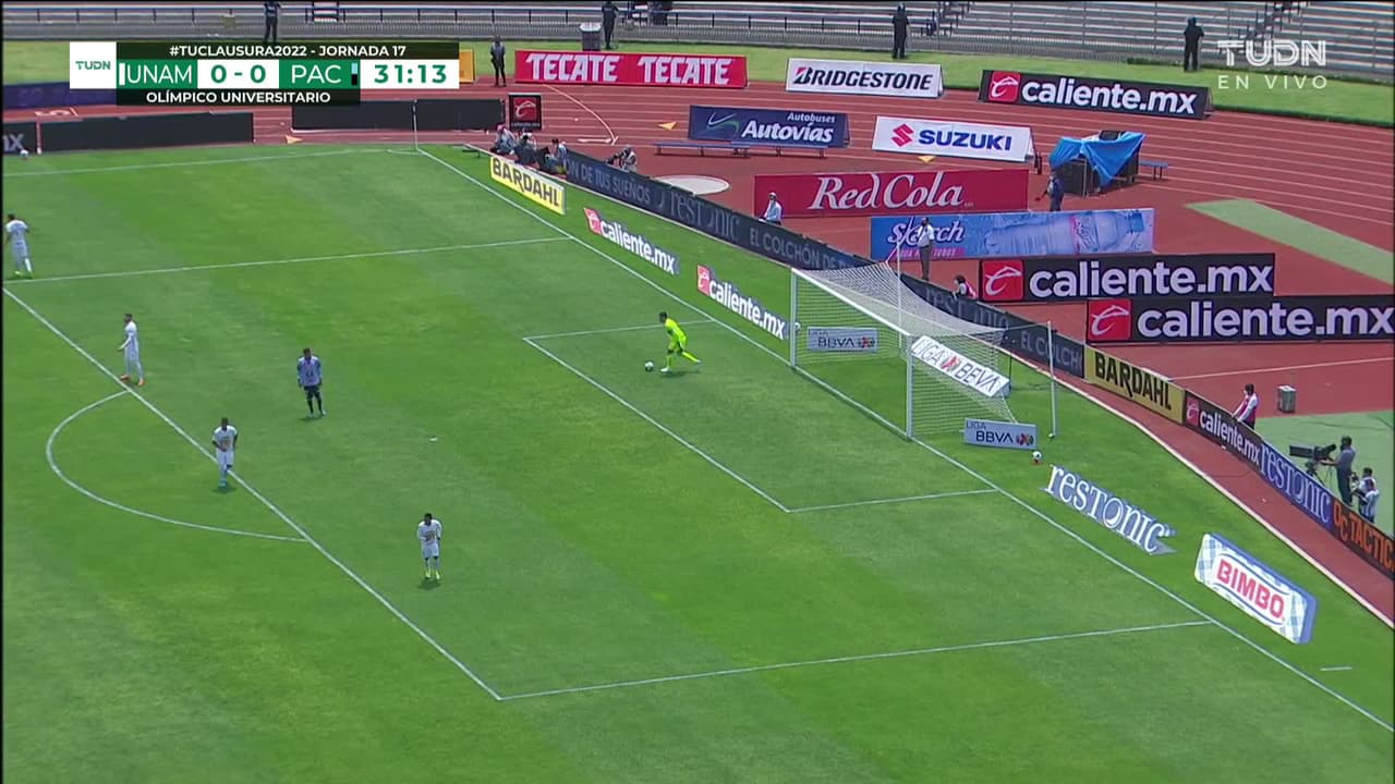 ¡TIRO ATAJADO! disparo por Romario Ibarra.