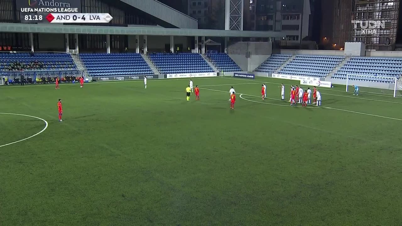 ¡TIRO ATAJADO! disparo por Marc Rebés.