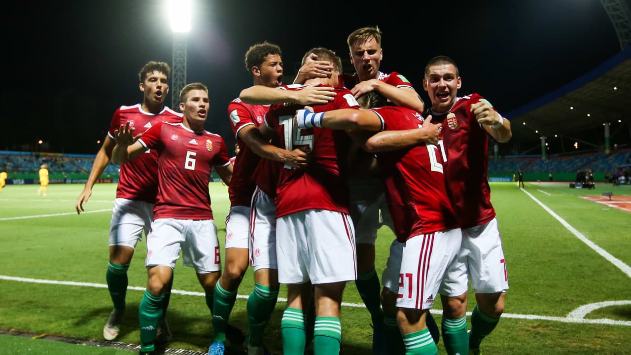 Australia 2-2 Hungría.