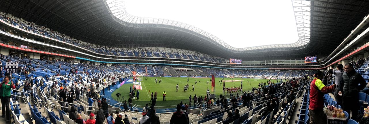 Las tribunas del Estadio Bancomer se llenan poco a poco para lo que promete ser un partidazo.