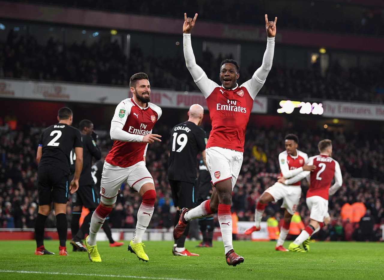 Con esa ventaja y la tranquilidad en el Emirates Stadium para los locales se fueron ambos equipos al descanso.