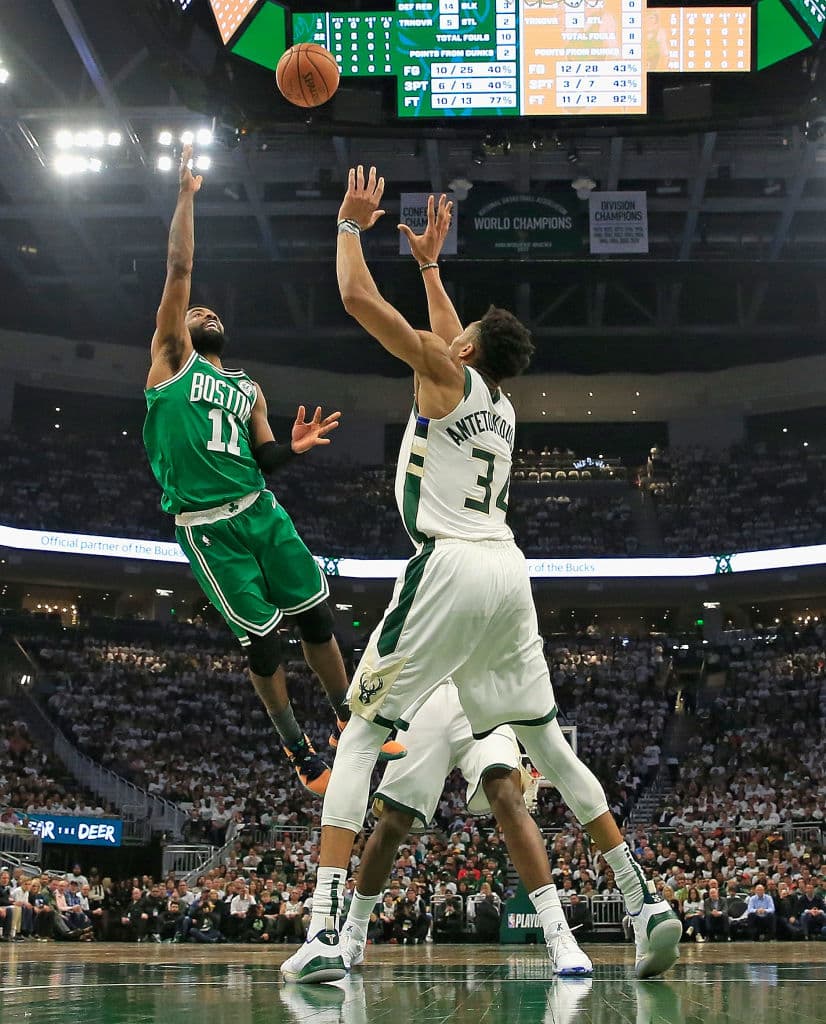 Kyrie Irving tuvo una noche para el olvido para los Celtics. El estelar guardia de Boston se fue 4 de 18 en tiros de campo y acabó con apenas 9 puntos y -19.