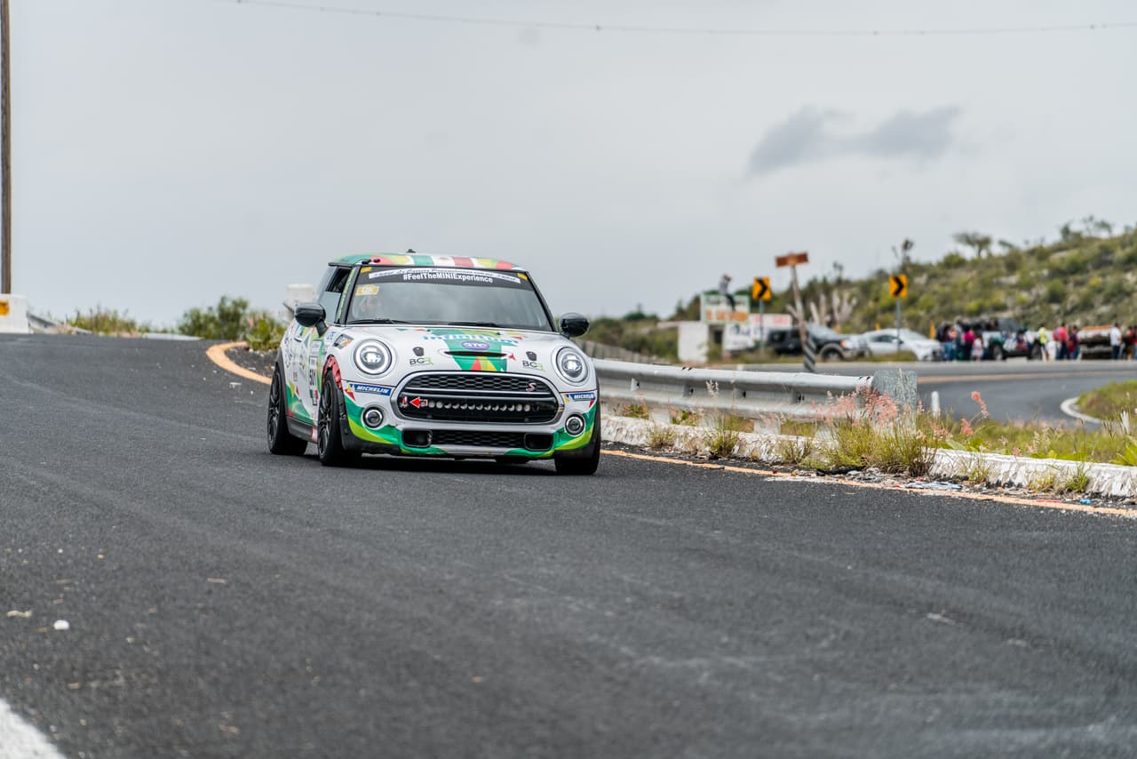 El piloto mexicano busca refrendar título de campeón mundial de rallies en la WRC2. En 2019, Guerra fue tercero en el campeonato del WRC2, sumó tres podios y un triunfo; obtuvo el título de Campeón de Campeones de Race Of Champions.