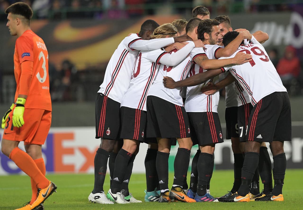 Austria Viena 1-5 A.C. Milan: paseo del club 'rossonero' en su visita al equipo austriaco. El regreso del poderoso club italiano a la escena europea no pudo ser mejor con goles de Çalhanoğlu, Suso y un triplete del joven portugués André Silva. Borkovic fue el hombre del gol en el equipo local.