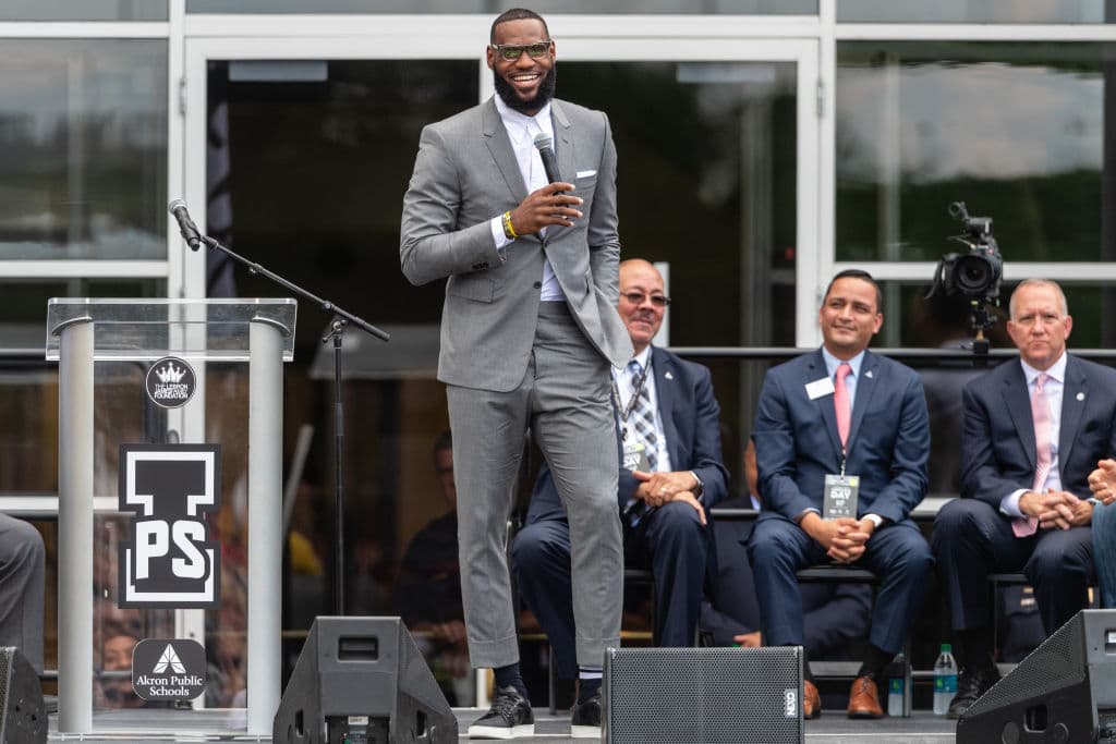 La escuela 'I promise' fue fondeada gracias al capital de la Fundación LeBron James Family Foundation y será operada o administrada por la asociación de escueas públicas de Akron.