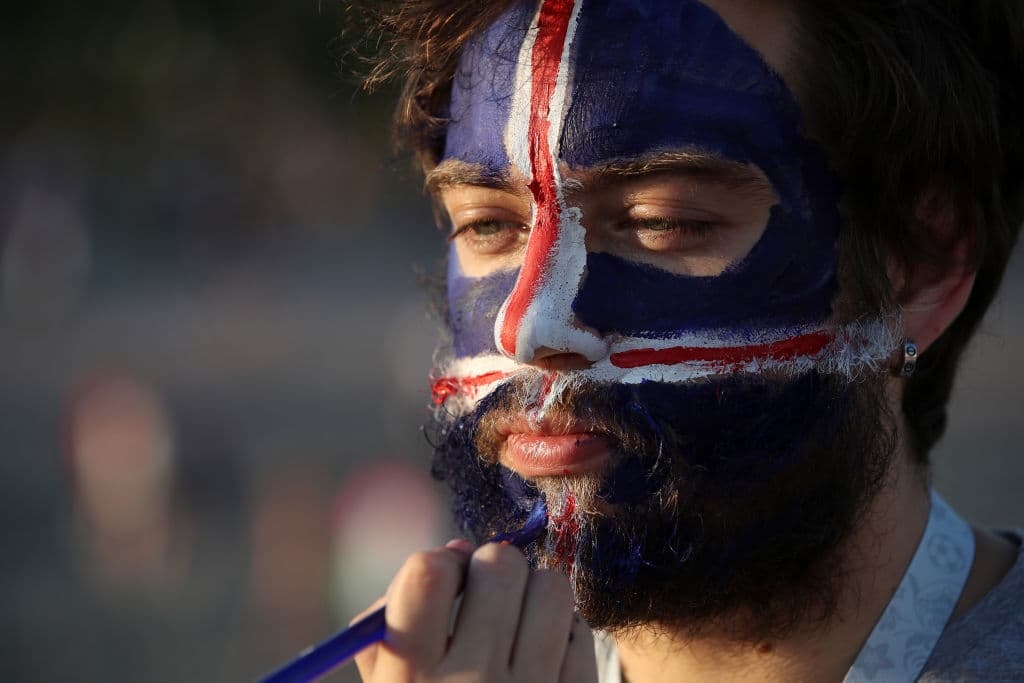 Con enorme alegría y júbilo, las fieles aficiones de Croacia e Islandia abarrotaron la Rostov Arena y sus alrededores para apoyar a sus selecciones con un gran ambiente, muy festivo.