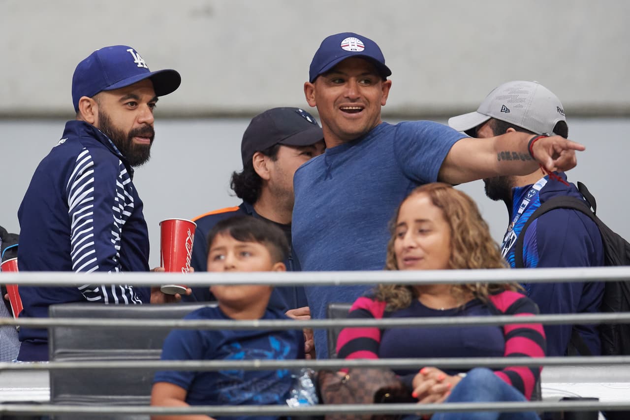 Chupete Suazo estuvo en la tribuna para ver a las Rayadas.