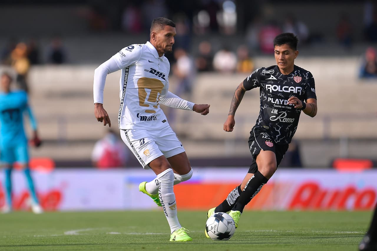 Los auriazules amenazaron en varias ocasiones con anotar el primer gol, pero la figura de Luis Malagón impidió hasta en tres ocasiones que lo lograran.