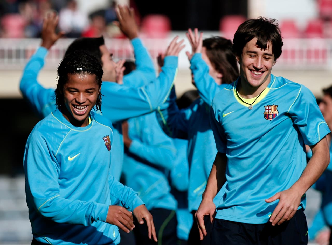 Se llevó el Balón de Oro Sub17 y acto seguido fue promovido al primer equipo del Barcelona. Fue convocado por España mayor para la Eurocopa 2008, pero declinó por sentirse cansado.