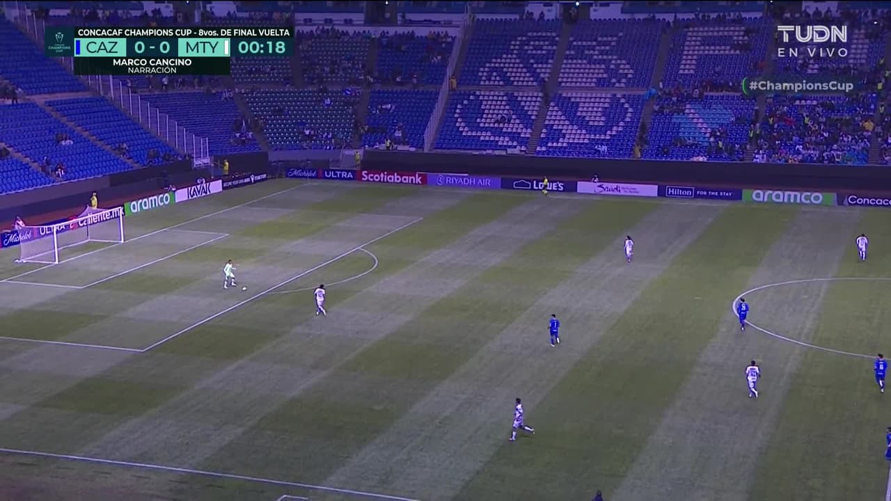 Arranca el partido y la pelota está en juego.