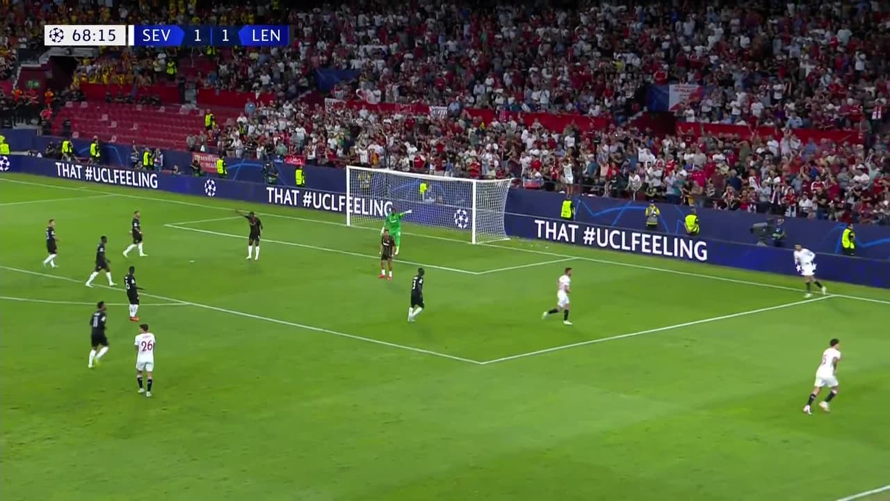 ¡TIRO ATAJADO! disparo por Dodi Lukebakio.