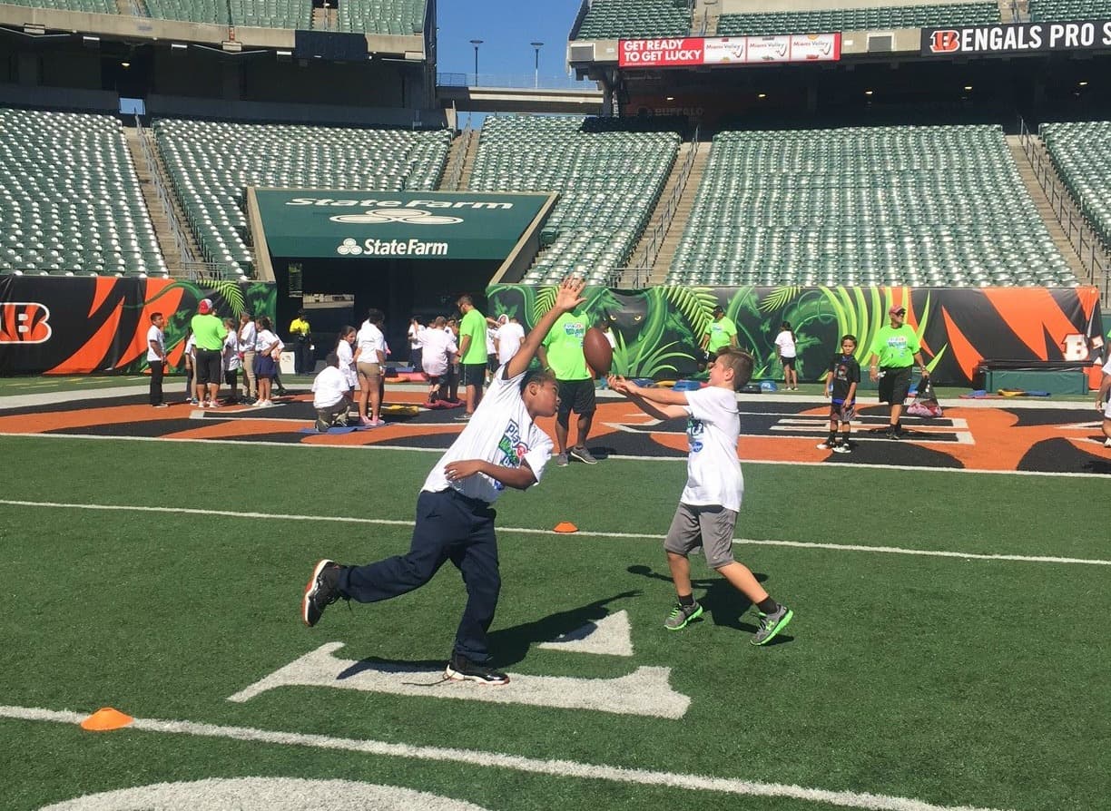 Los Cincinnati Bengals fueron los anfitriones del Campamento de Carácter NFL Play 60