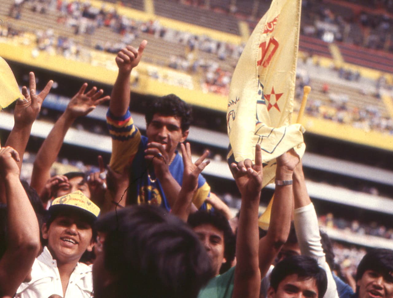 El quinto título del América llegó en la
<b>temporada 1984/85 </b>en una final muy recordada ante los Pumas UNAM. Tras dos empates (1-1 y 0-0), se jugó un tercer partido en la final para el desempate el cual acabó con triunfo por 3-1 con un doblete del 'Ruso' Daniel Brailovsky.
