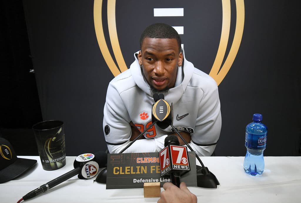 <b>4) Clelin Ferrell (Clemson)</b>. El ala defensivo de los Tigers fue reclutado, de manera sorpresiva, por los Oakland Raiders. Se proyectaba a ser elegido más adelante. De hecho no estuvo en Nashville.