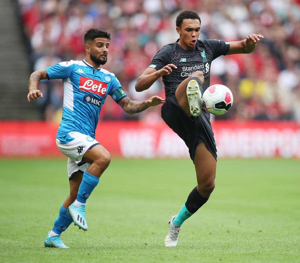 En partido amistoso, buscando llegar a punto a las respectivas inauguraciones de temporada en la Premier League y la Serie A, Napoli superó con goles de Lorenzo Insigne, Arkadiusz Milik y Amin Younes al Liverpool por 3-0 en cotejo disputado en el Estadio de Murrayfield, en Edimburgo, Escocia. Ambos equipos utilizaron a todas sus figuras en este recinto que es la casa de la Selección escocesa, pero de rugby.