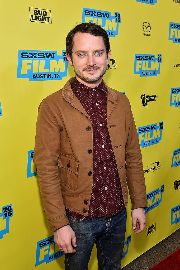 Un joven erróneamente expulsado de Harvard se muda a Londres, donde se introduce en el violento mundo de los hooligans y las bandas callejeras.
<br>