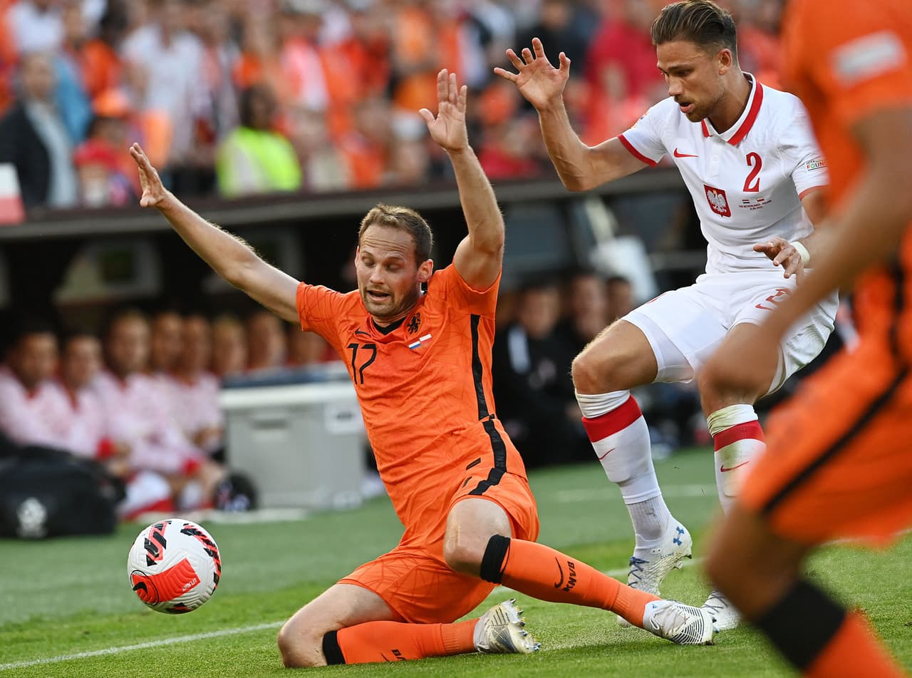 Polonia se puso en ventaja de dos goles gracias a los tantos de Cash y Zieliński, pero los Países Bajos reaccionaron con las anotaciones de Klaassen y Dumfries.