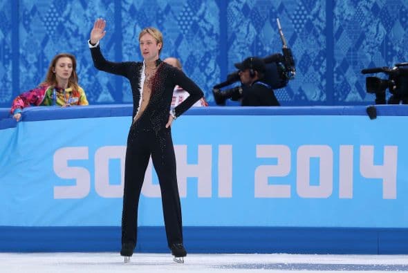 Rusia tuvo una baja sensible pues uno de los favoritos al oro, Evgeni Plushenko, salió antes de la competición por problemas en la espalda.