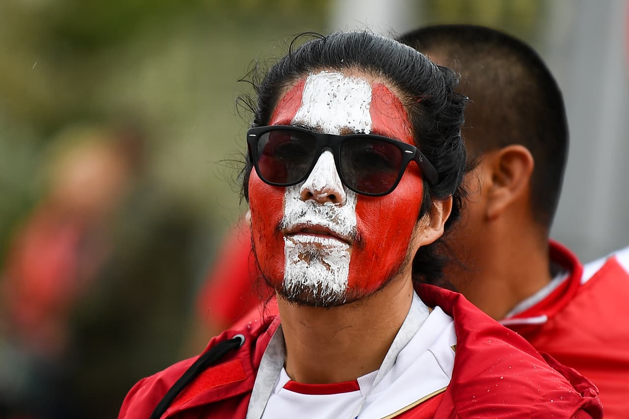 El colorido y fiesta de los fanáticos, en su mayoría de los incas, se apoderó de Ekaterinburgo en medio del partido entre Francia y Perú, en la segunda jornada del grupo C del Mundial de Rusia 2018.