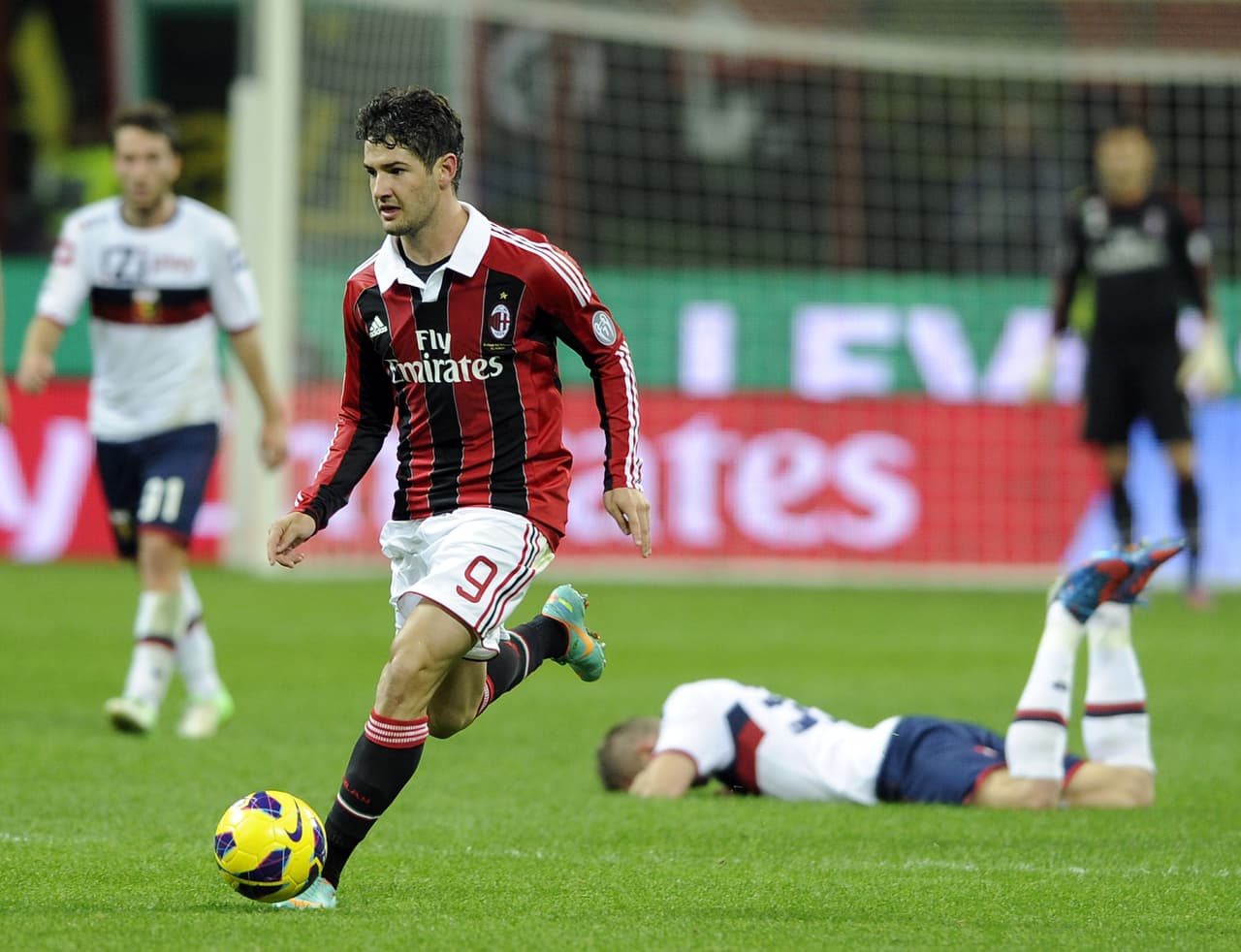 Pero ese fue su último año en el Milan (2012/2013) antes de comenzar su vuelta al mundo con Corinthians, Sao Paulo, Chelsea, Villarreal y Tianjin Quanjian.