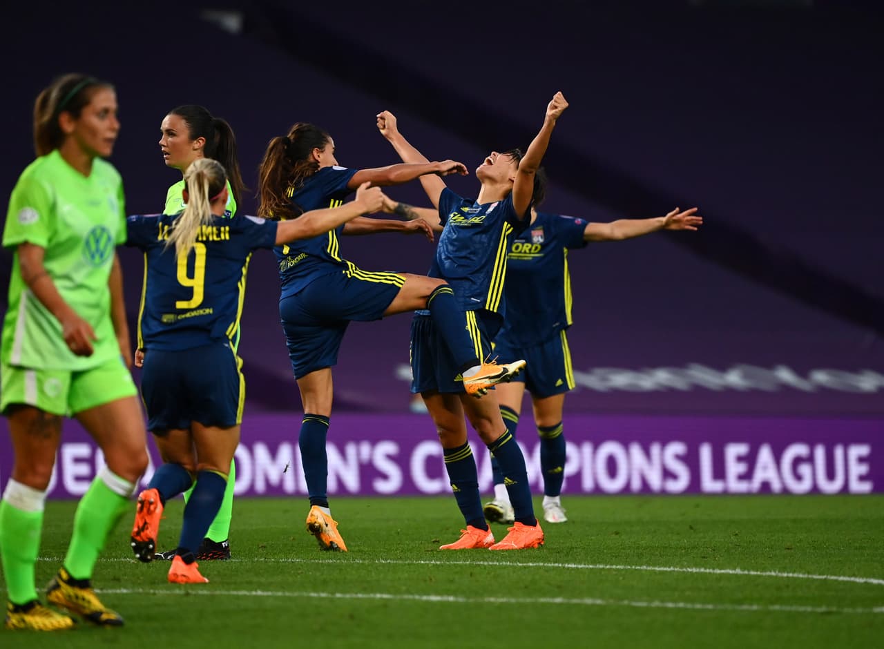 Lyon ya supera a Wolfsburg por dos tantos.