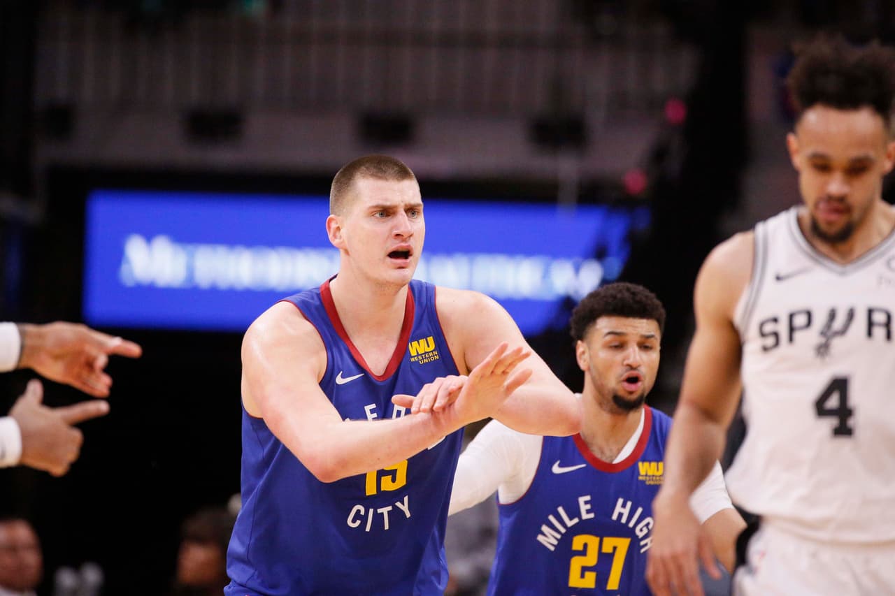 Los San Antonio Spurs forzaron al séptimo y decisivo juego de la serie de primera ronda de Playoffs ante los Denver Nuggets. Les compartimos las mejores imágenes.