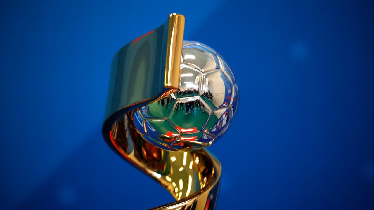 El tour de la Copa del Mundo femenil inició su recta final en una escuela de París