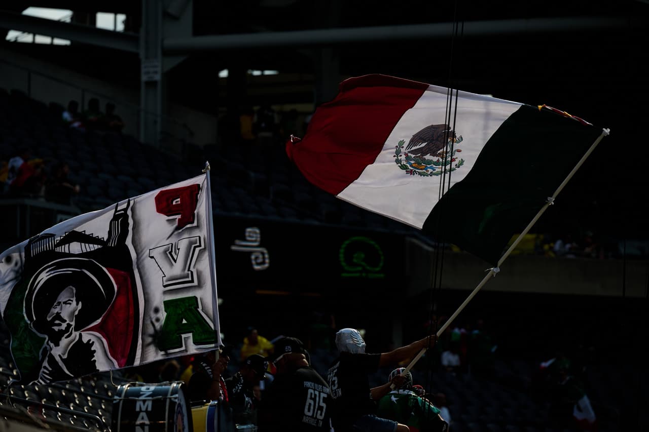 ¡Chicago se pintó tricolor! Miles de seguidores de la selección mexicana aparecieron en el Soldier Field para el duelo ante Ecuador y pese a la dura derrota ante Uruguay a media semana.
