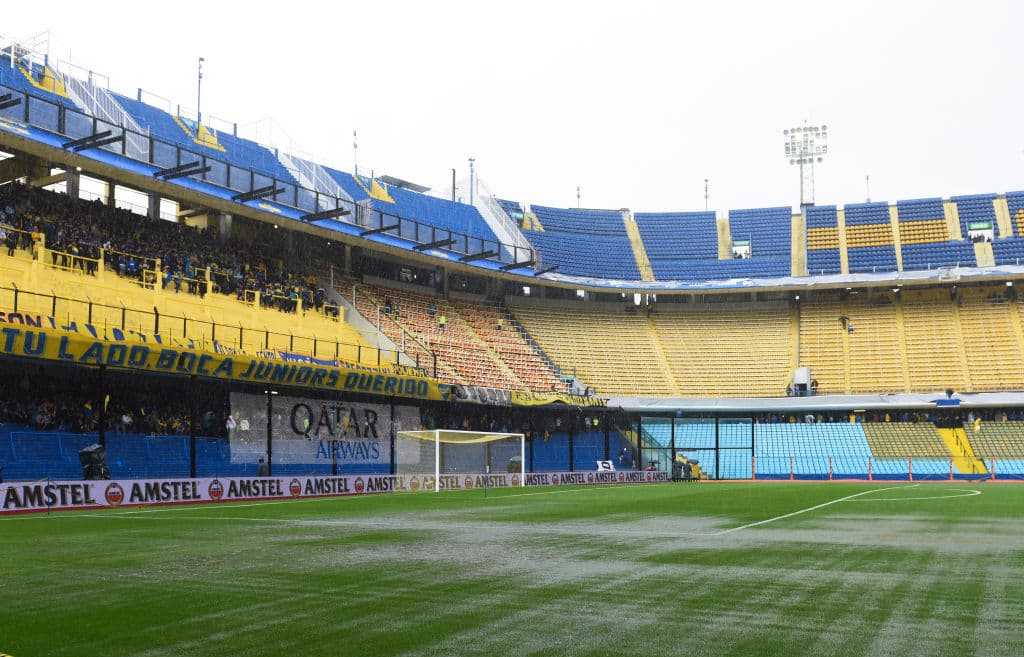 Tras la fuerte lluvia que obligó al aplazamiento del juego de ida de la final de la Copa Libertadores entre Boca Juniors y River Plate, Conmebol avaló a La Bombonera para disputar el partido, a pesar de su estado.