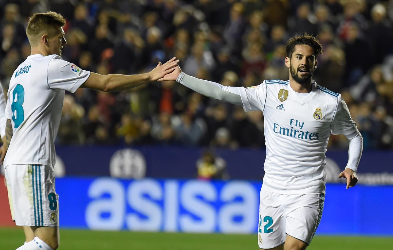 Isco le regreso la ventaja al Real Madrid fusilando al arquero tras una accidentada jugada dentro del área del Levante.