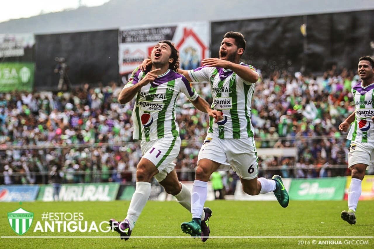 Comunicaciones 2-[1] Antigua: el único gol del equipo visitante lo logró Agustín Herrera al minuto 71. El experimentado delantero llegó a ocho anotaciones en esta edición del fútbol de Guatemala.