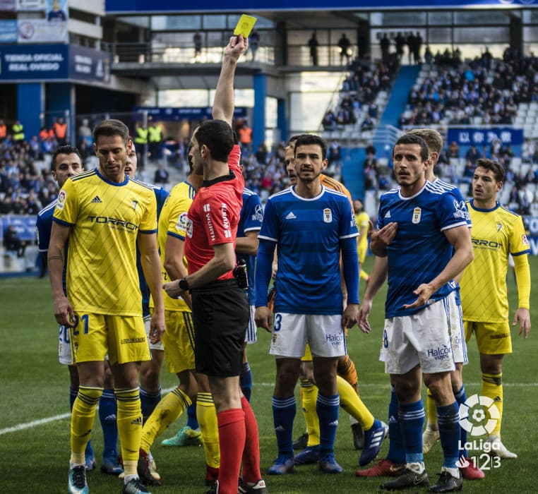 <b>Oswaldo Alanís: </b>Fueron 90 minutos para el defensor en el triunfo del Real Oviedo por 2-1 sobre el Cádiz, uno de los partidos más polémicos de la jornada en la Liga 123 (Segunda División de España).