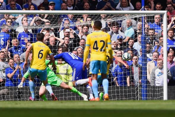 El gol de la diferencia llegaría al minuto 43 en una gran jugada de Hazard que remataría al arco sin piedad.