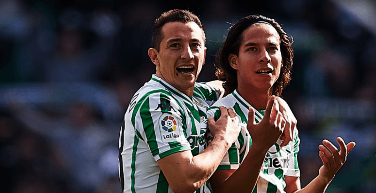 Guardado defiende a Lainez: “Por algo está aquí”
