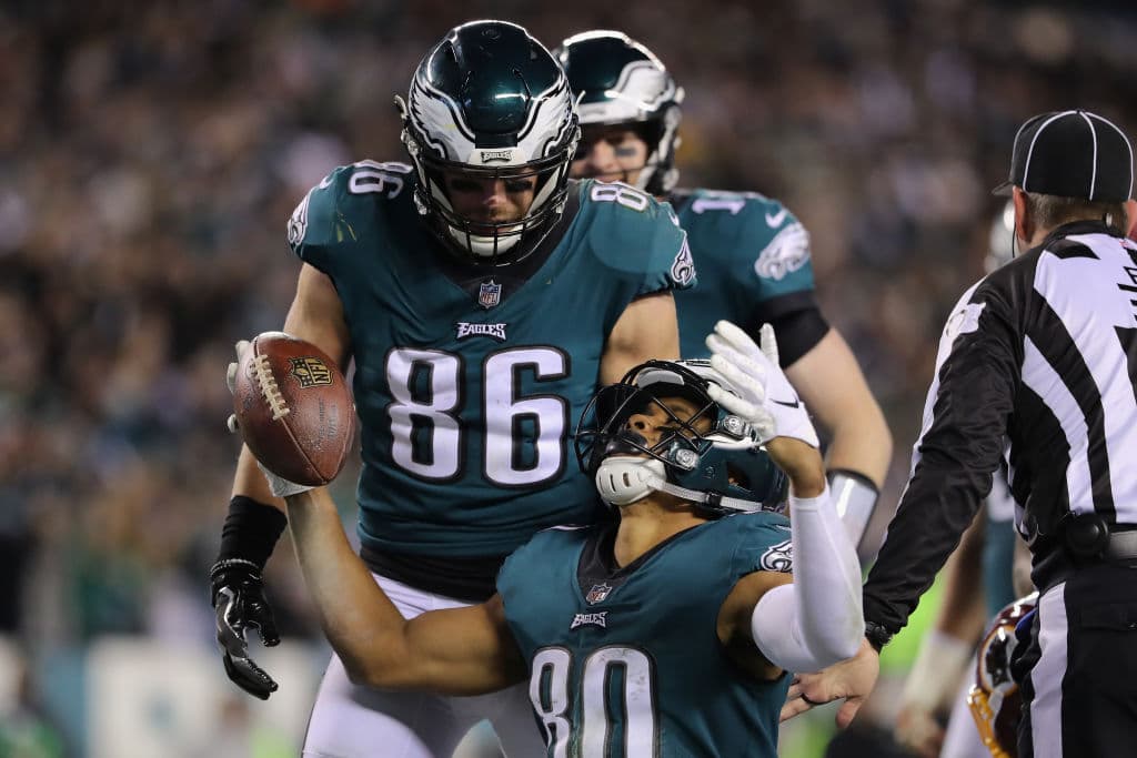 Y apenas comenzando el cuarto periodo, Wentz se conecta en la zona final con Jordan Matthews con pase de 4 yardas para poner 22-13 el marcador, ya con sensaciones triunfalistas de los campeones.