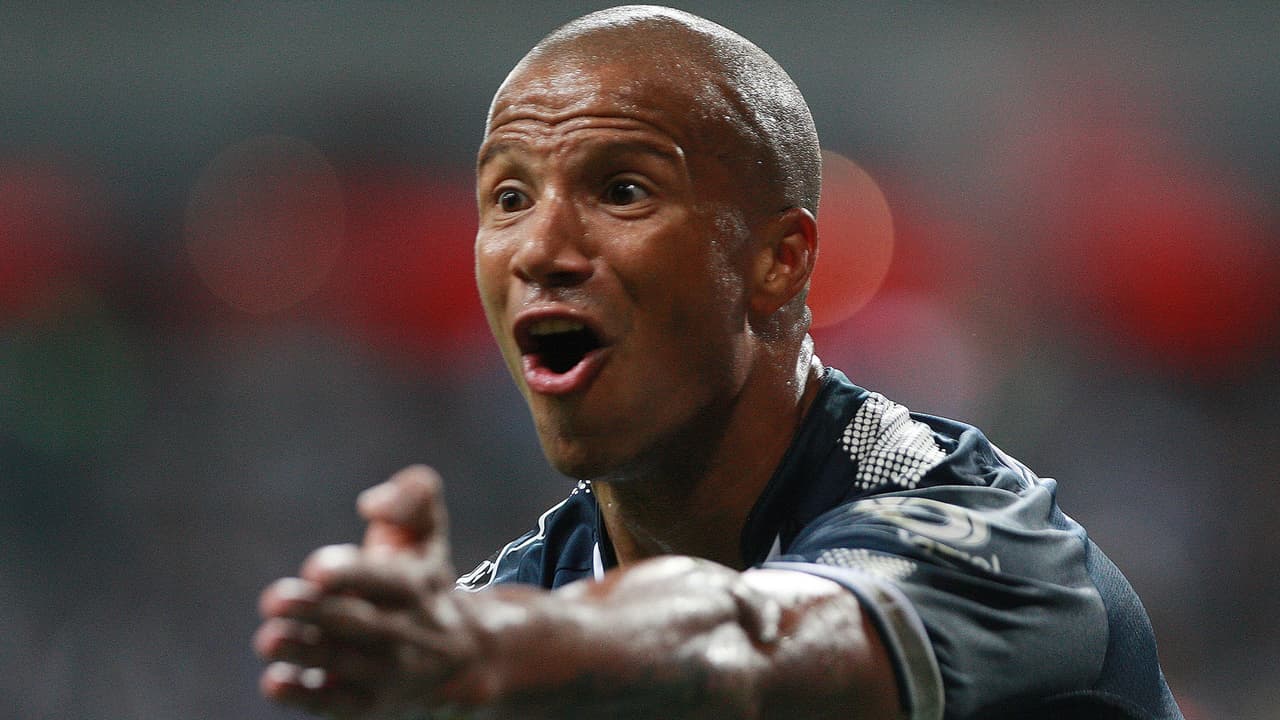 Carlos Sánchez está en Brasil, pasó las pruebas médicas y solo falta la firma con Santos FC