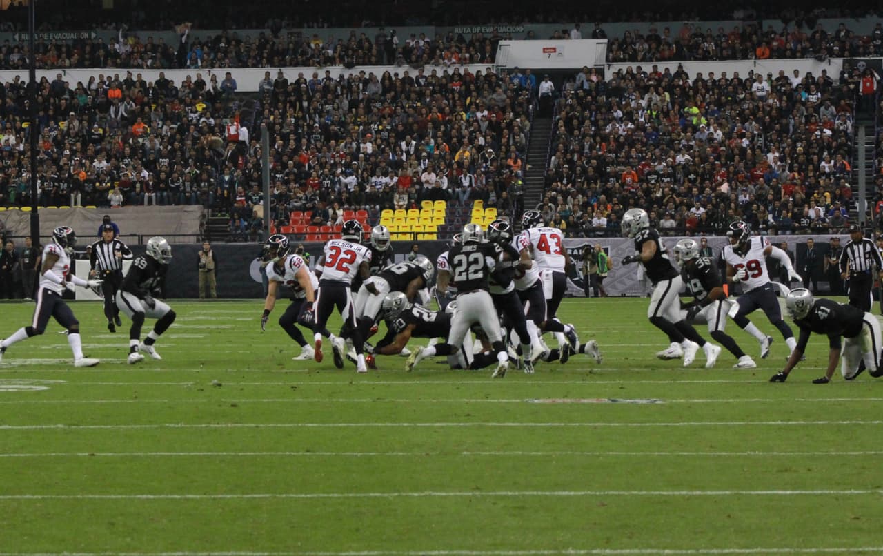 Te presentamos las mejores imágenes que nos dejó el juego entre Raiders y Texans en la cancha del estadio Azteca de la ciudad de México.